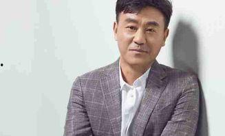 演员何冰老婆的照片